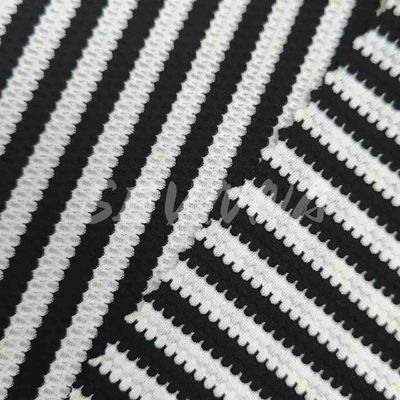 アクティブ で ファッション 的 な 生活 習慣 に ぴったり な ヨガ 服 の 布 を 選べ