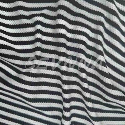 アクティブ で ファッション 的 な 生活 習慣 に ぴったり な ヨガ 服 の 布 を 選べ