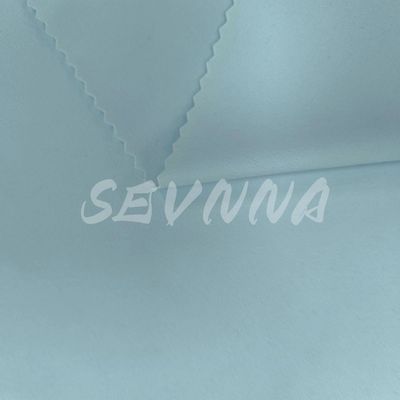 高性能ヨガウェアの布で 内なるヨギを解放してください