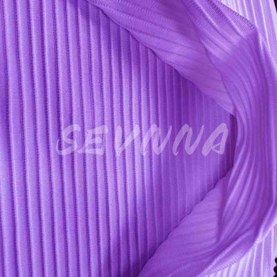 活動 的 な 生活 習慣 に ぴったり な ヨガ 服 の 布 を 探す