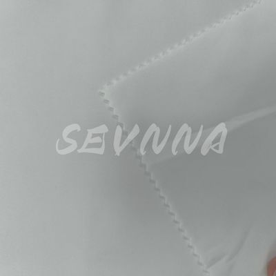 活動 的 な 生活 習慣 に ぴったり な ヨガ 服 の 布 を 探す