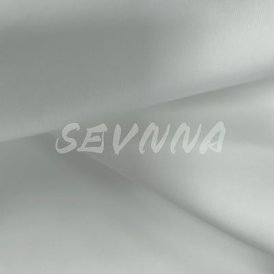 活動 的 な 生活 習慣 に ぴったり な ヨガ 服 の 布 を 探す