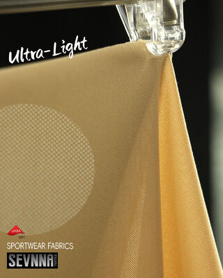 優れた快適性のための、幅158cm、45%ナイロン+55%ライクラ組成の軽量135gsmストレッチライクラ生地