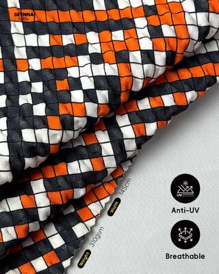 UPF50+の紫外線防止機能とリサイクルナイロン95%を使用した、色落ちしにくい高機能テクスチャースイムウェア生地