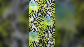 通気性に優れたリサイクル水着生地はリサイクル繊維から作られており、UV保護と耐性を提供します。